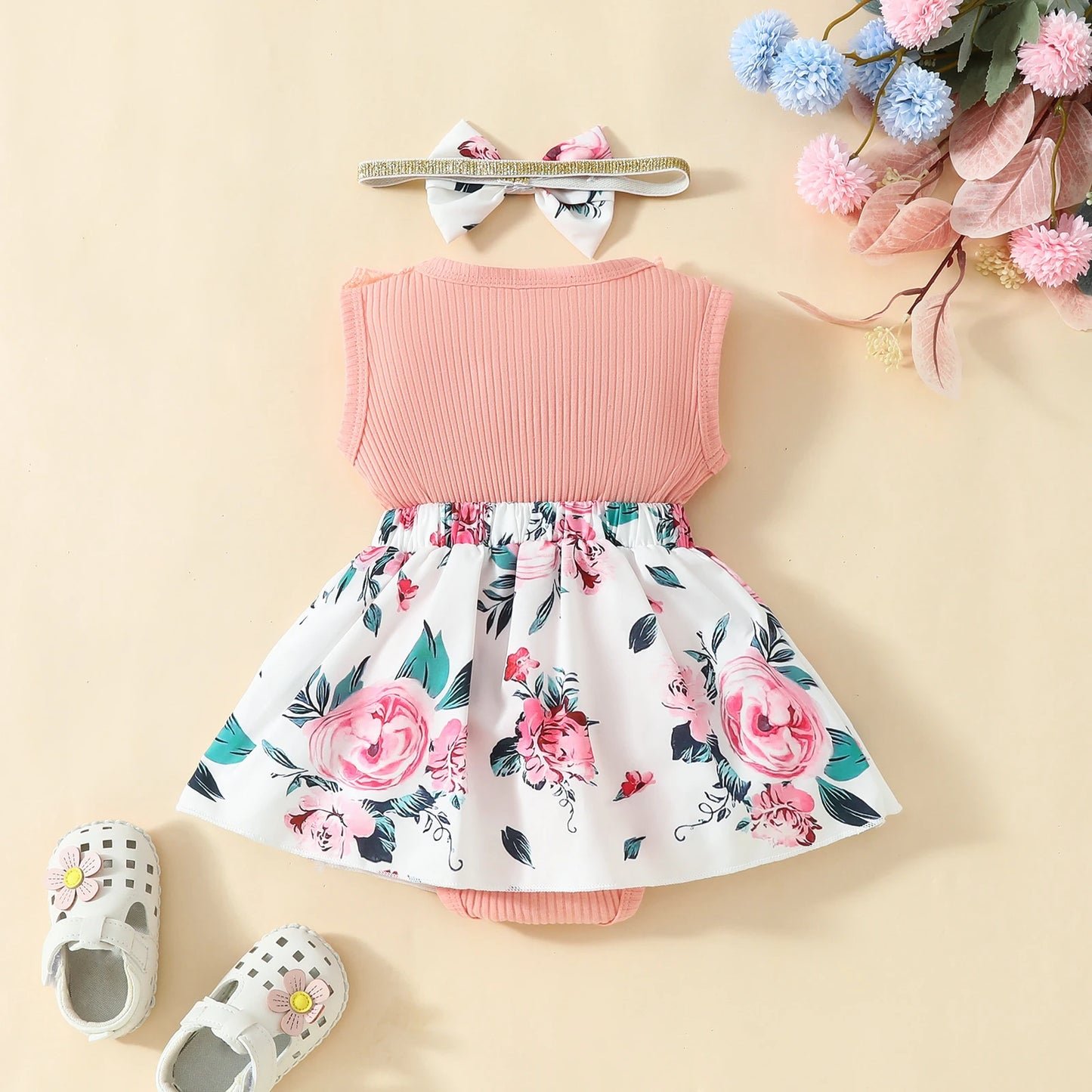 Body infantil casual com estampa floral, vestido sem mangas com decoração de laço.